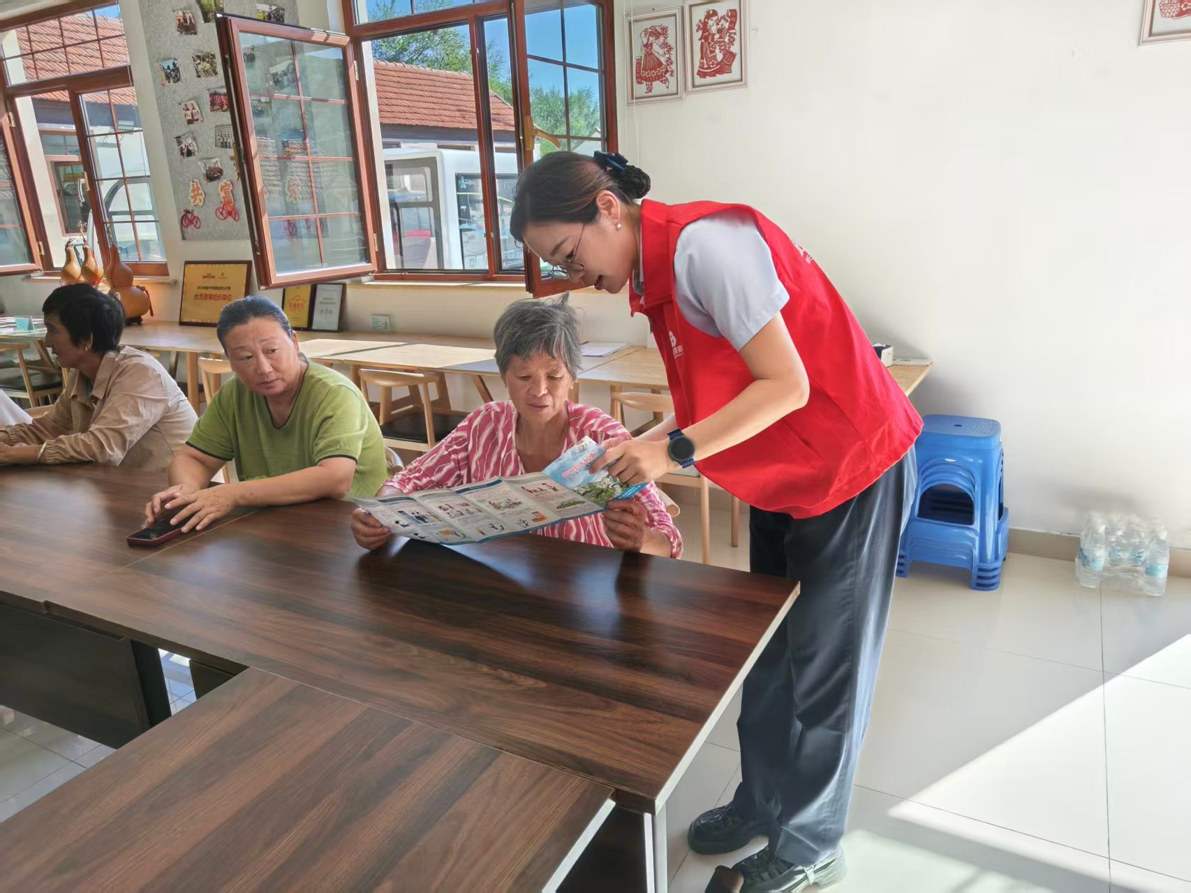 反诈宣传“接地气” 便民服务“零距离”—威海农商银行开展金融知识进社区活动
