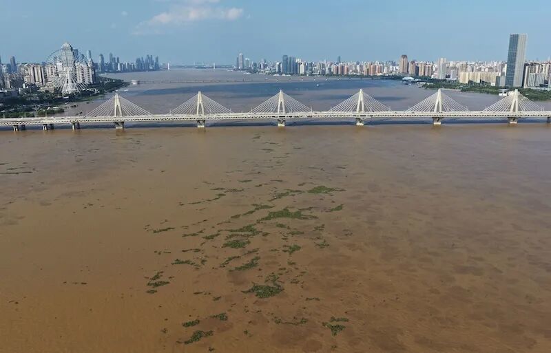 9月6日,航拍镜头中的赣江南昌段,洪峰过境