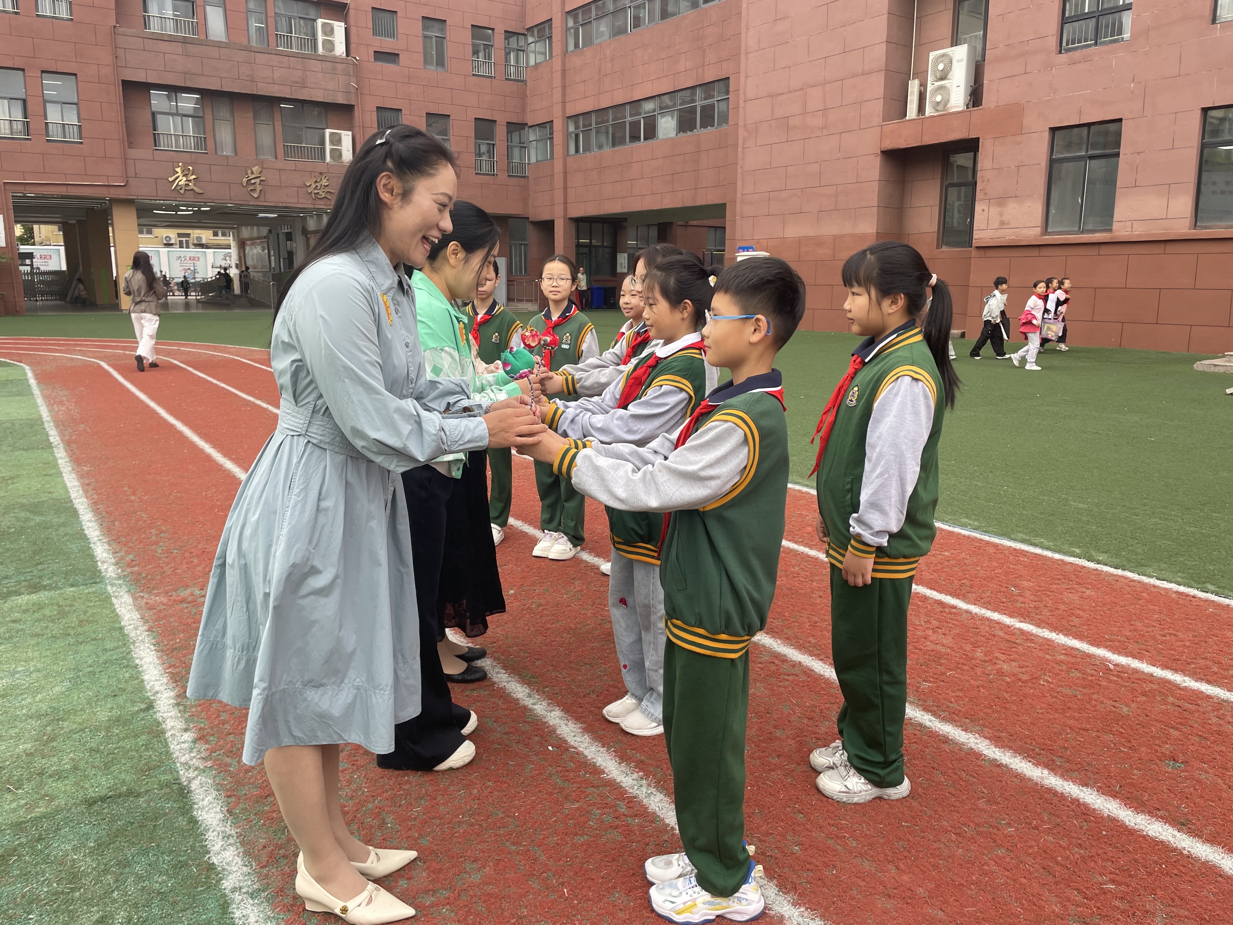 商丘市梁园区:礼赞耕耘者 暖心谢师恩