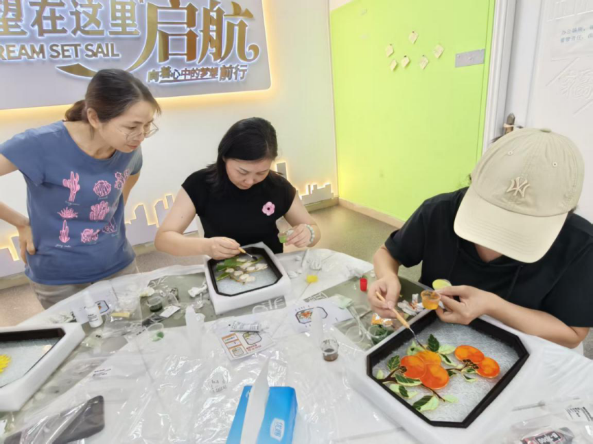 “艾香解压 彩绘舒心” 西乡街道福中福社区开展妇女手工减压系列活动