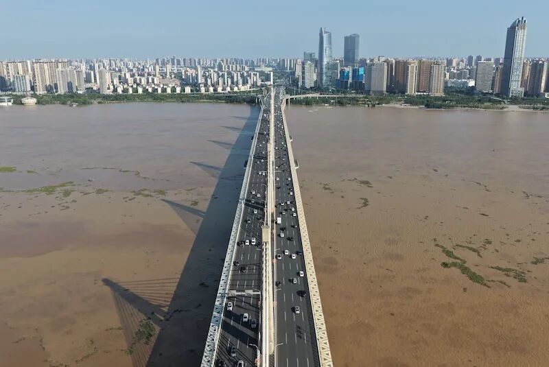 9月6日,航拍镜头中的赣江南昌段,洪峰过境