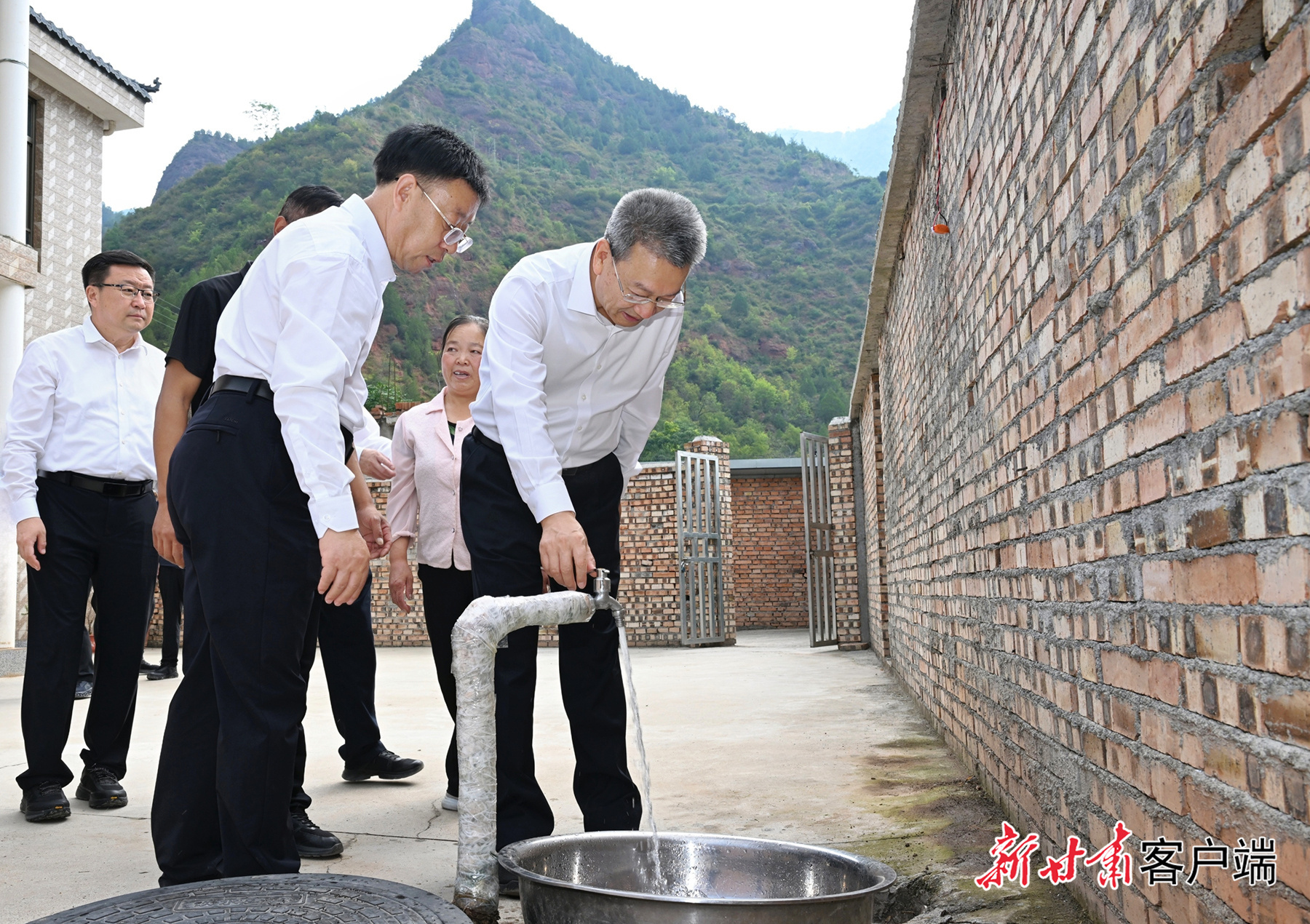 9月5日至6日,省委副书记、代省长孔绍逊在陇南市调研。新甘肃·甘肃日报记者 盛学卿