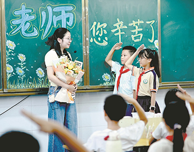 万年县：致敬老师
