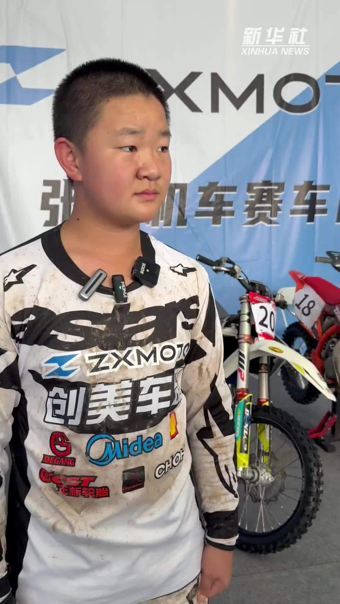 张雪机车赛车队青少年车手张擎天出征MXGP上海站
