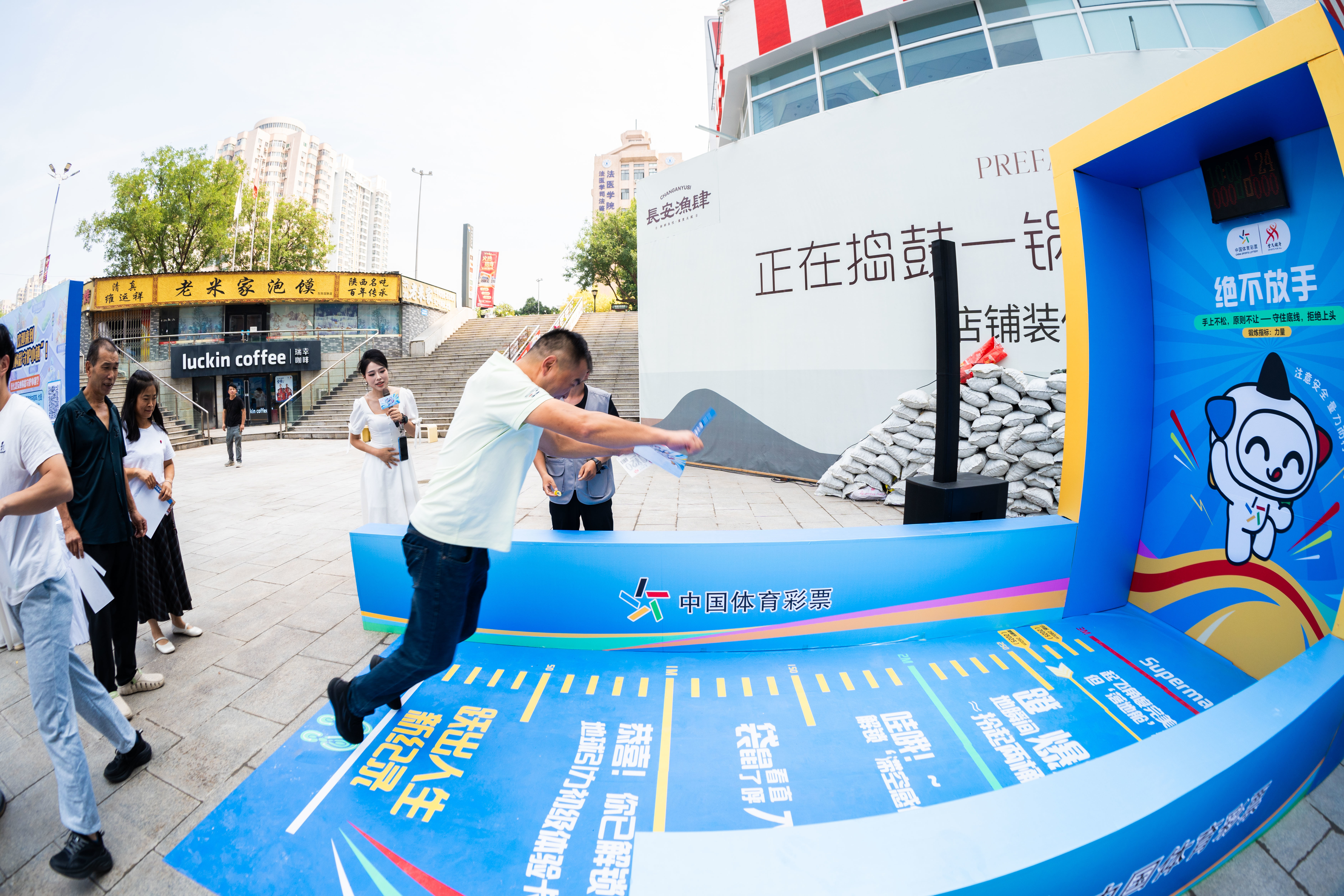 西安中区站“迈开步 动出彩”主题宣传活动火热开启