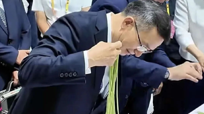 投洽会现场，青海省长现场展示拉拉面