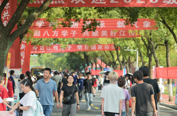 金秋赴新程 逐梦启新章 江西传媒职业学院迎来2026级新生
