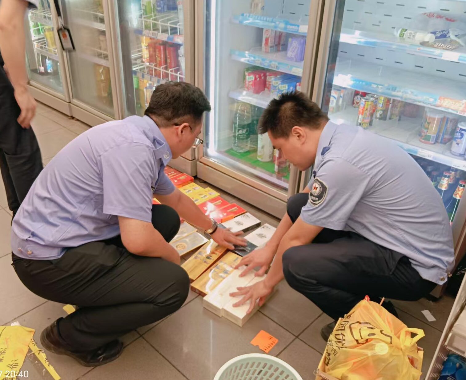 网格员敏锐排查线索 西乡固兴社区协助查获涉案假烟 44 条