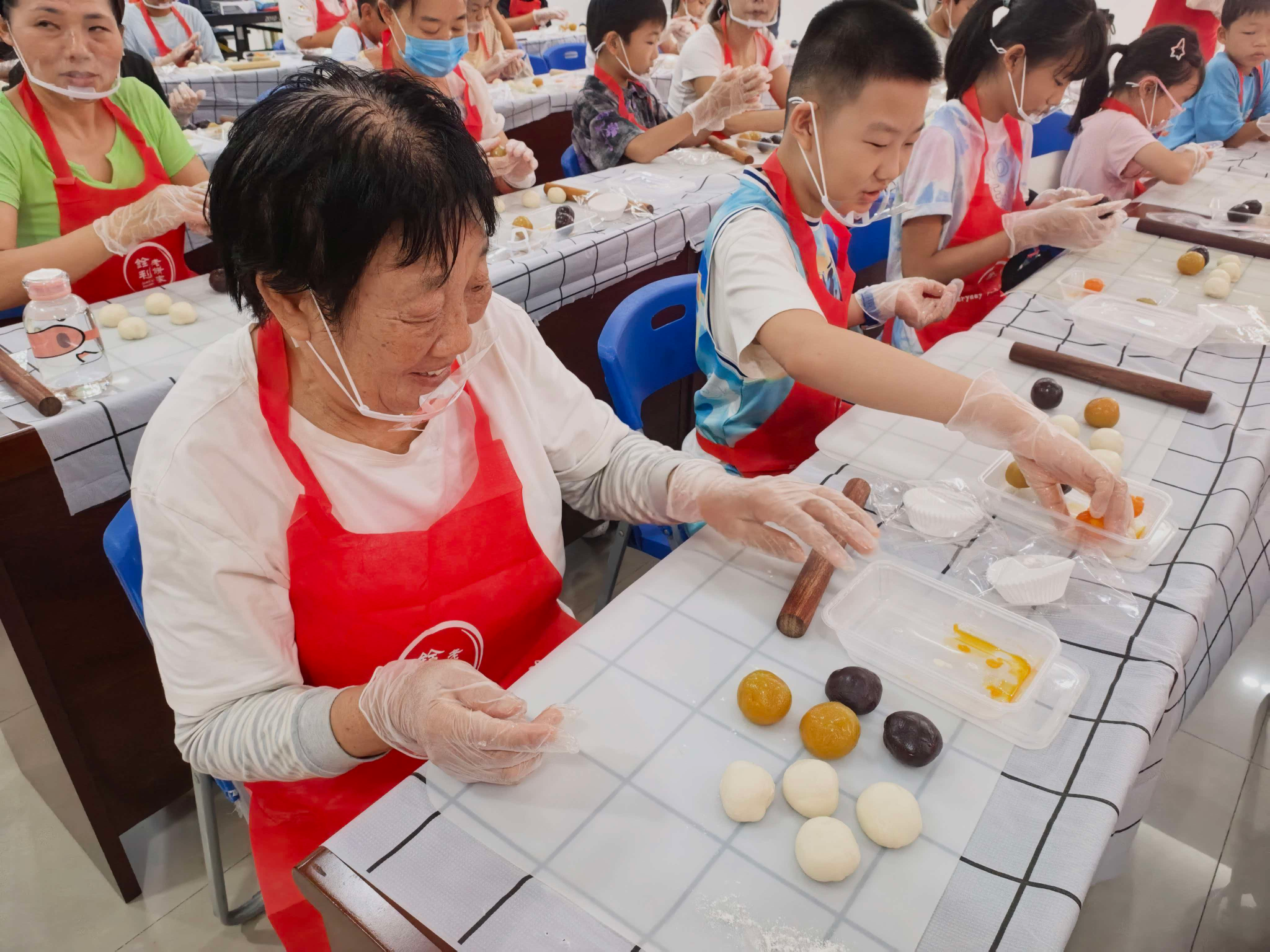 焙一缕香甜,暖一方邻里!西乡社区烘焙DIY欢乐上线