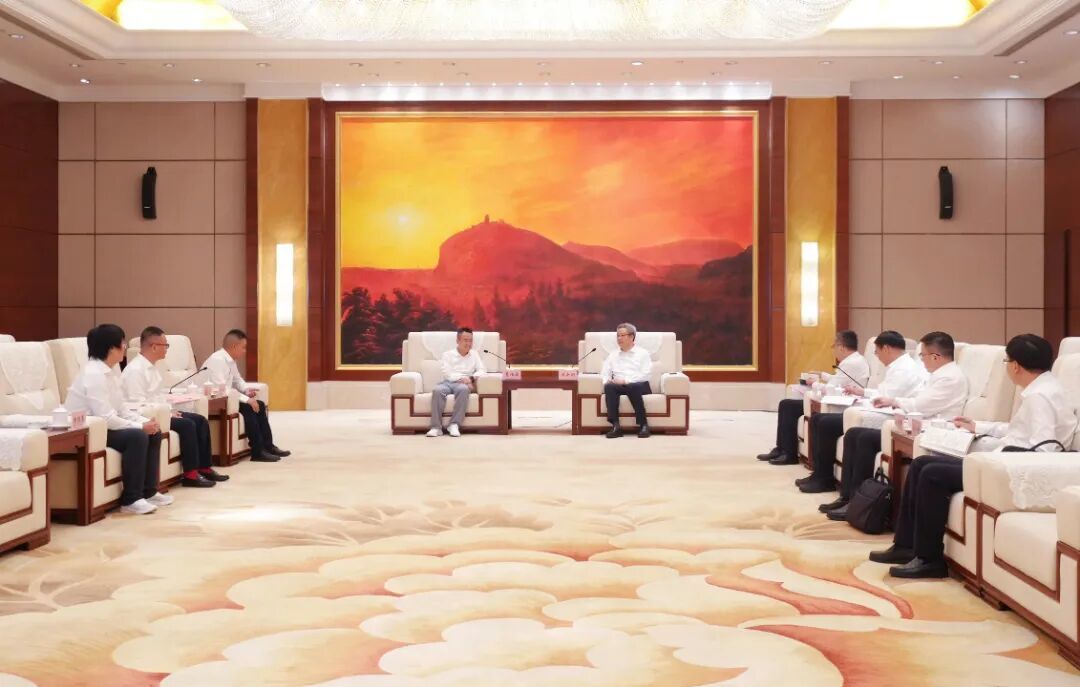 吴书记会见福斯达总裁葛浩俊一行(18563820)-20260917193028.jpg