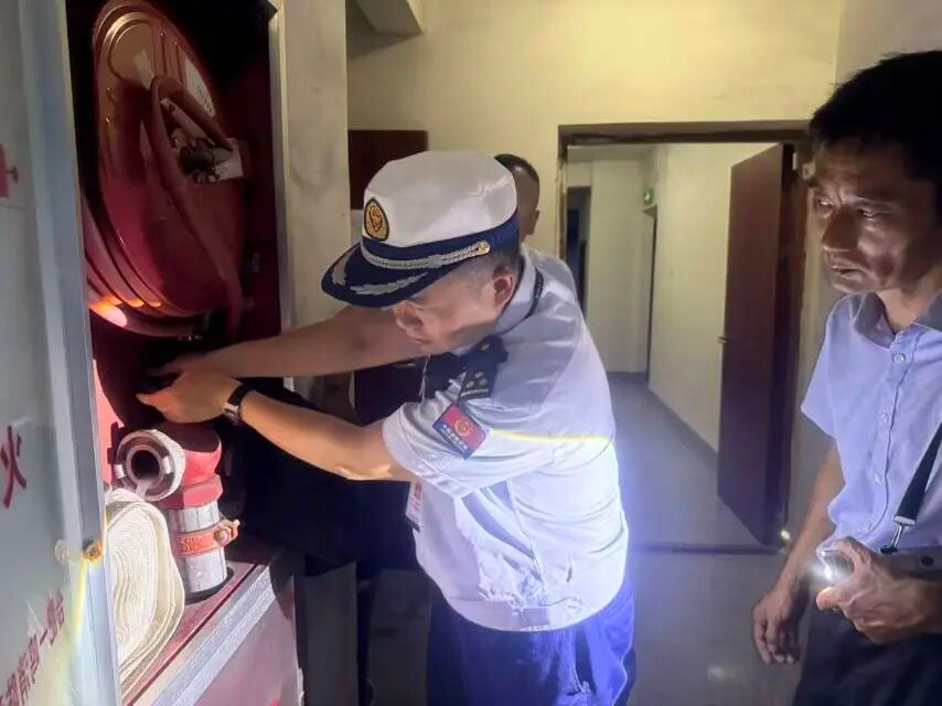 铜陵市铜官区扎实推进“红色安全带”专项行动