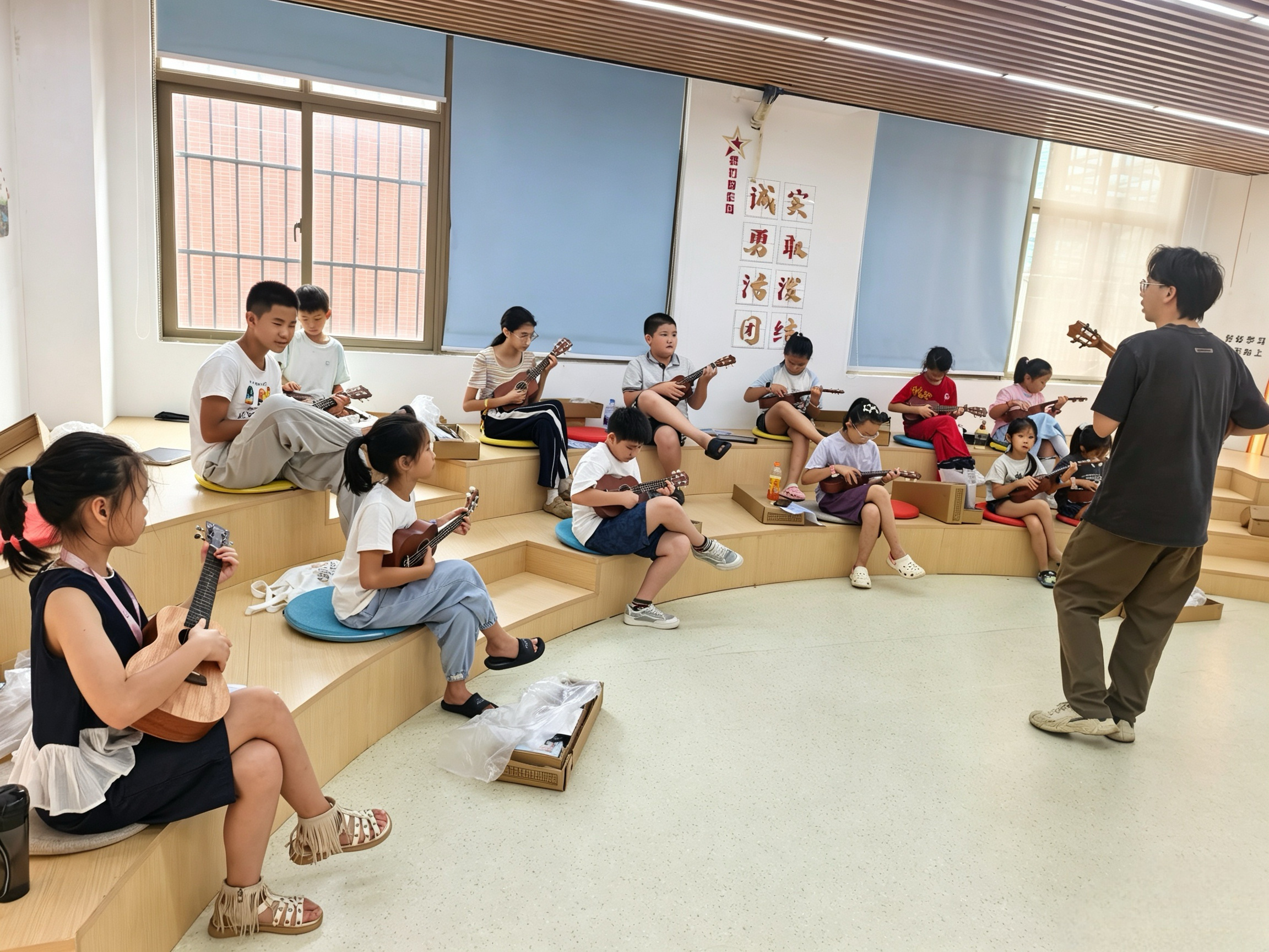 固戍社区爱心托管再添新动能 尤克里里