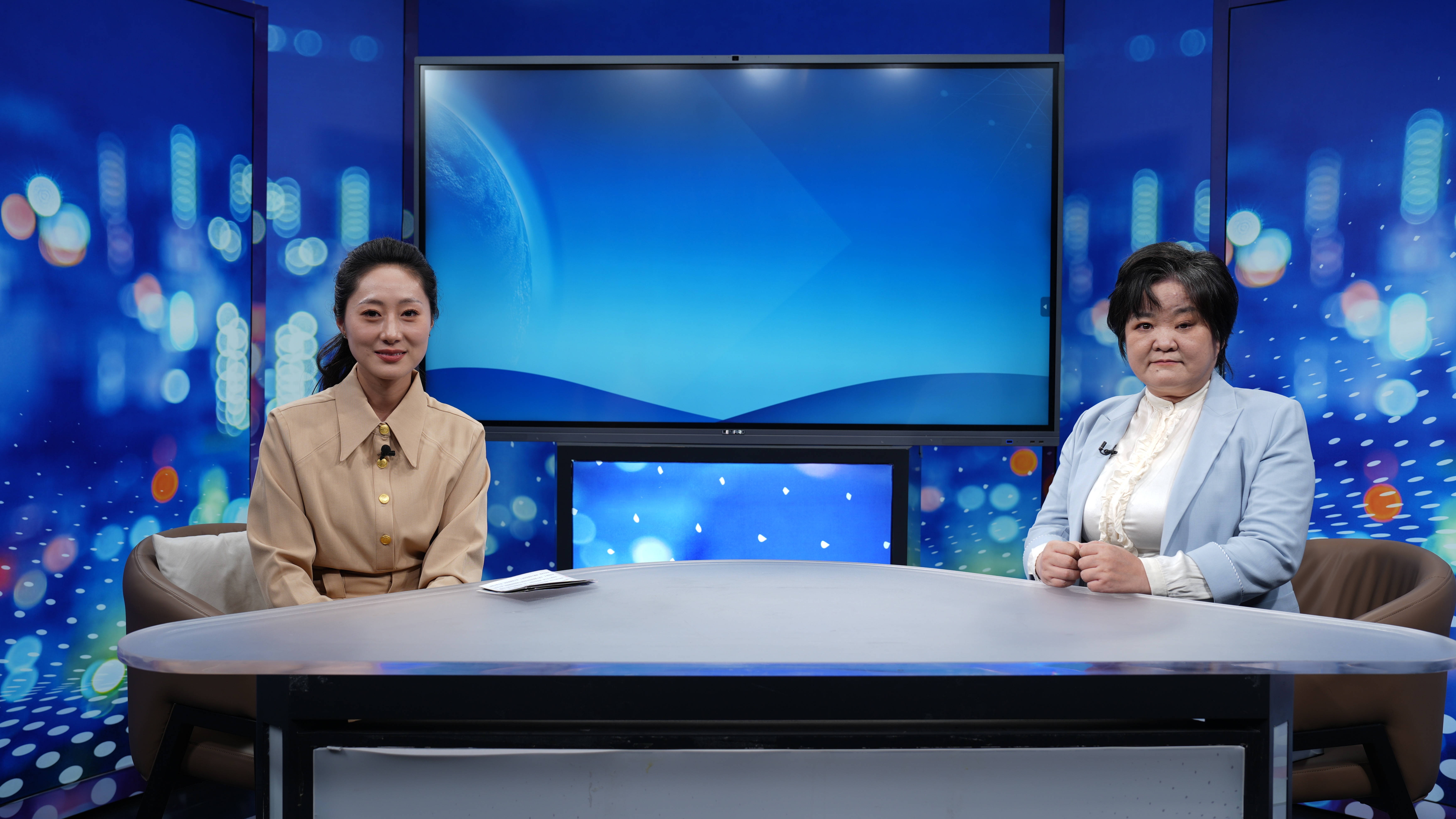访谈现场嘉宾分享接纳力育儿理念与家长成长观点