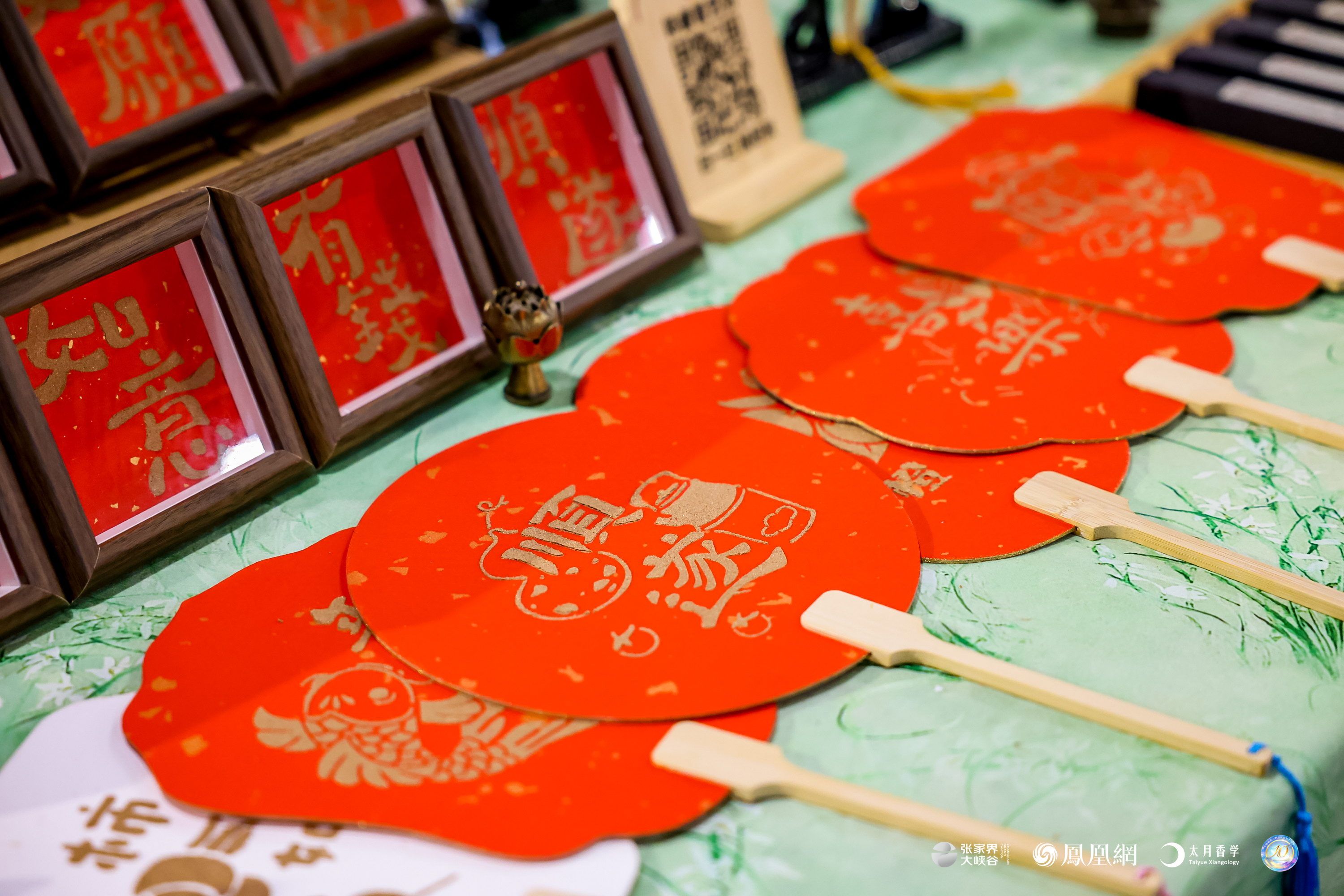 图集丨中国香创产品琳琅满目，中外游客争相体验