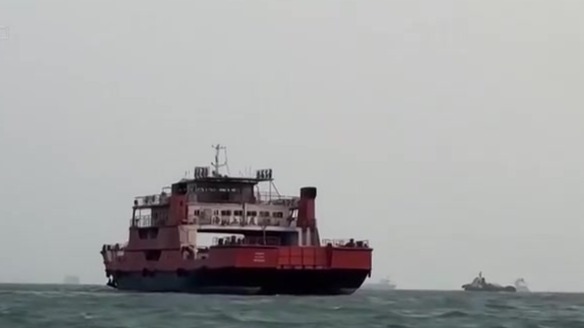 霍尔木兹海峡伊朗货轮遇袭，致1死4伤