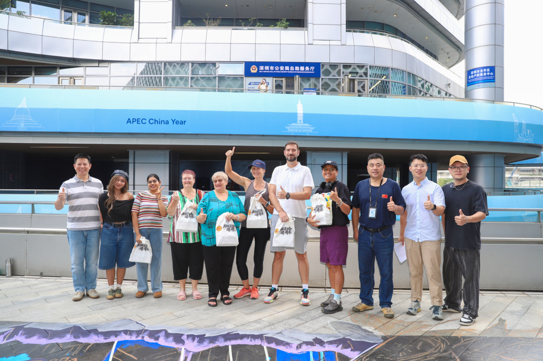 共执画笔绘龙华,多元合力迎APEC