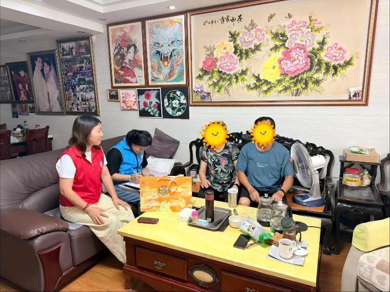 党建暖中秋 情暖空巢耆