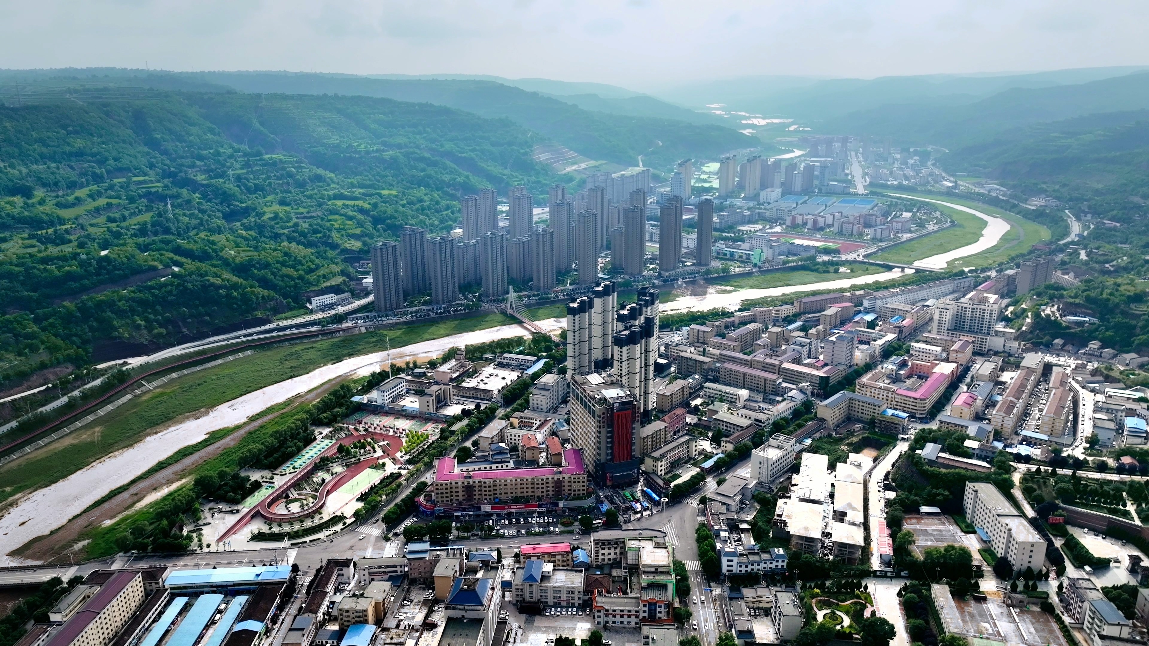 (图片为灵台县城全景)