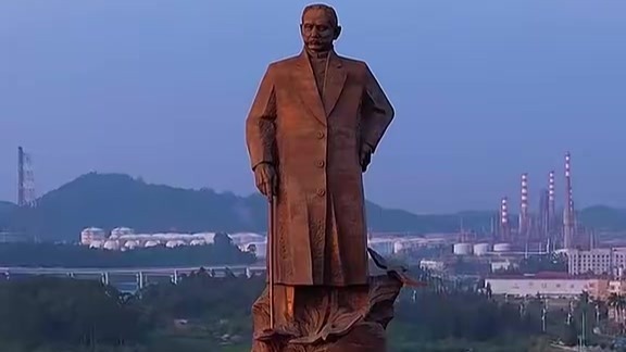 全国最大孙中山铜像俯瞰钦州港码头，邱世卿：我为平陆运河这个细节感动