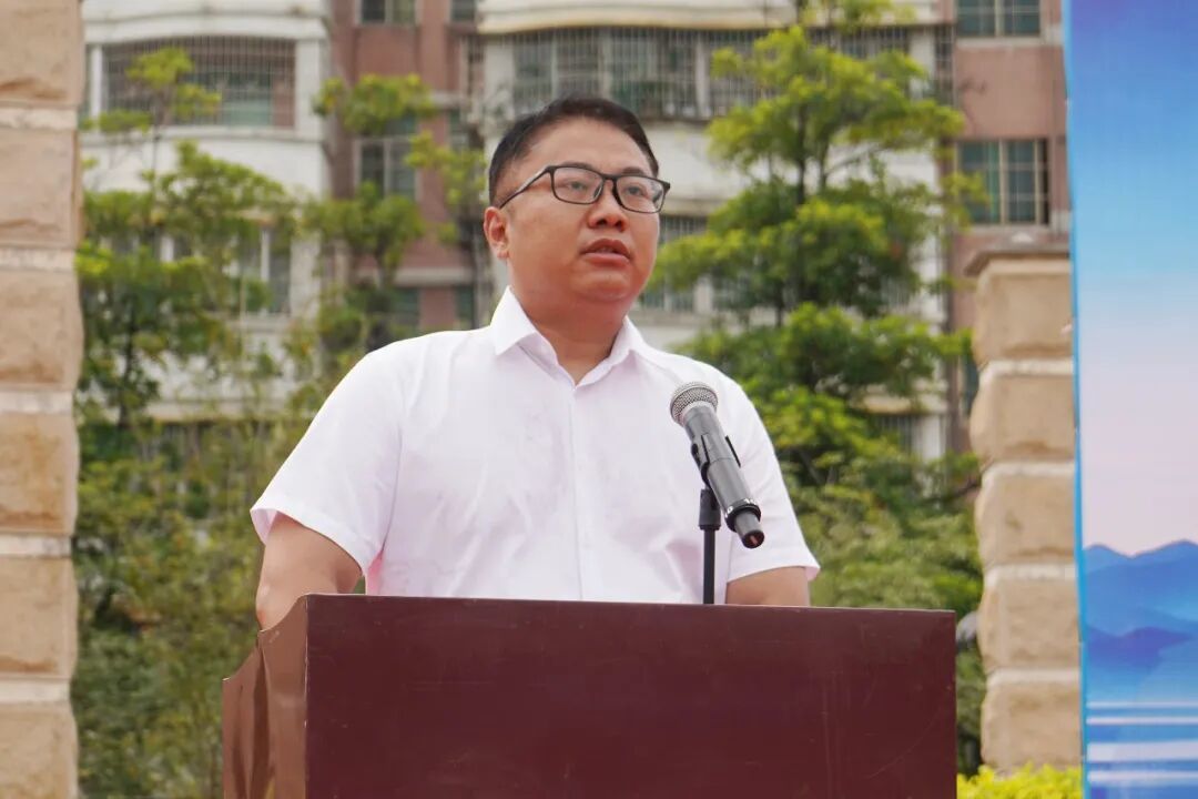 图:乐平镇党委副书记、镇长人选黎伟聪致辞