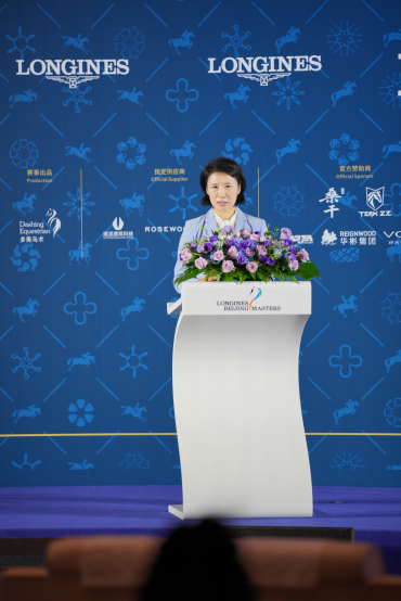 图3:中国马术协会秘书长韩继玲女士致辞
