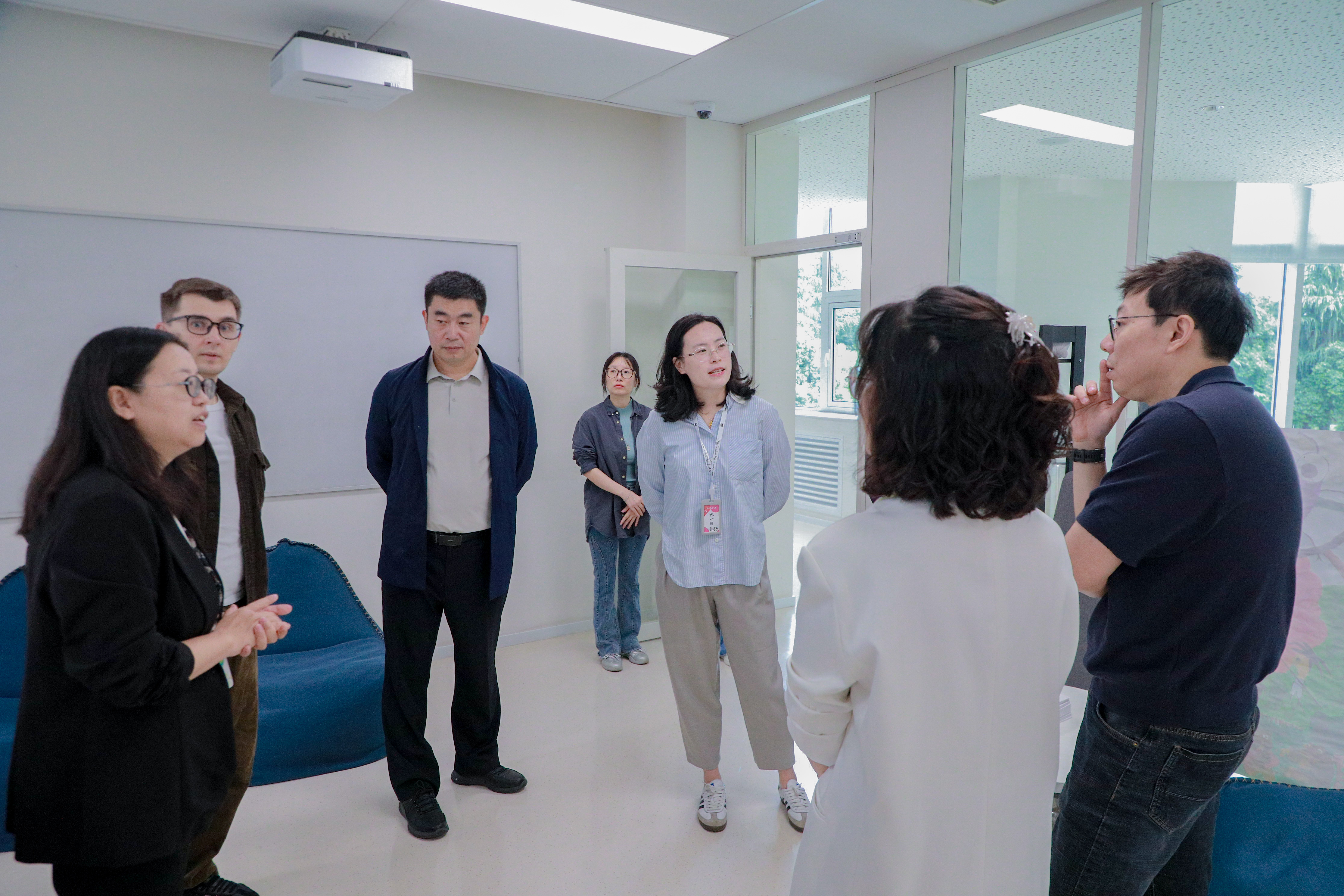 斑斓如你!西安欧亚学院庆祝第42个教师节