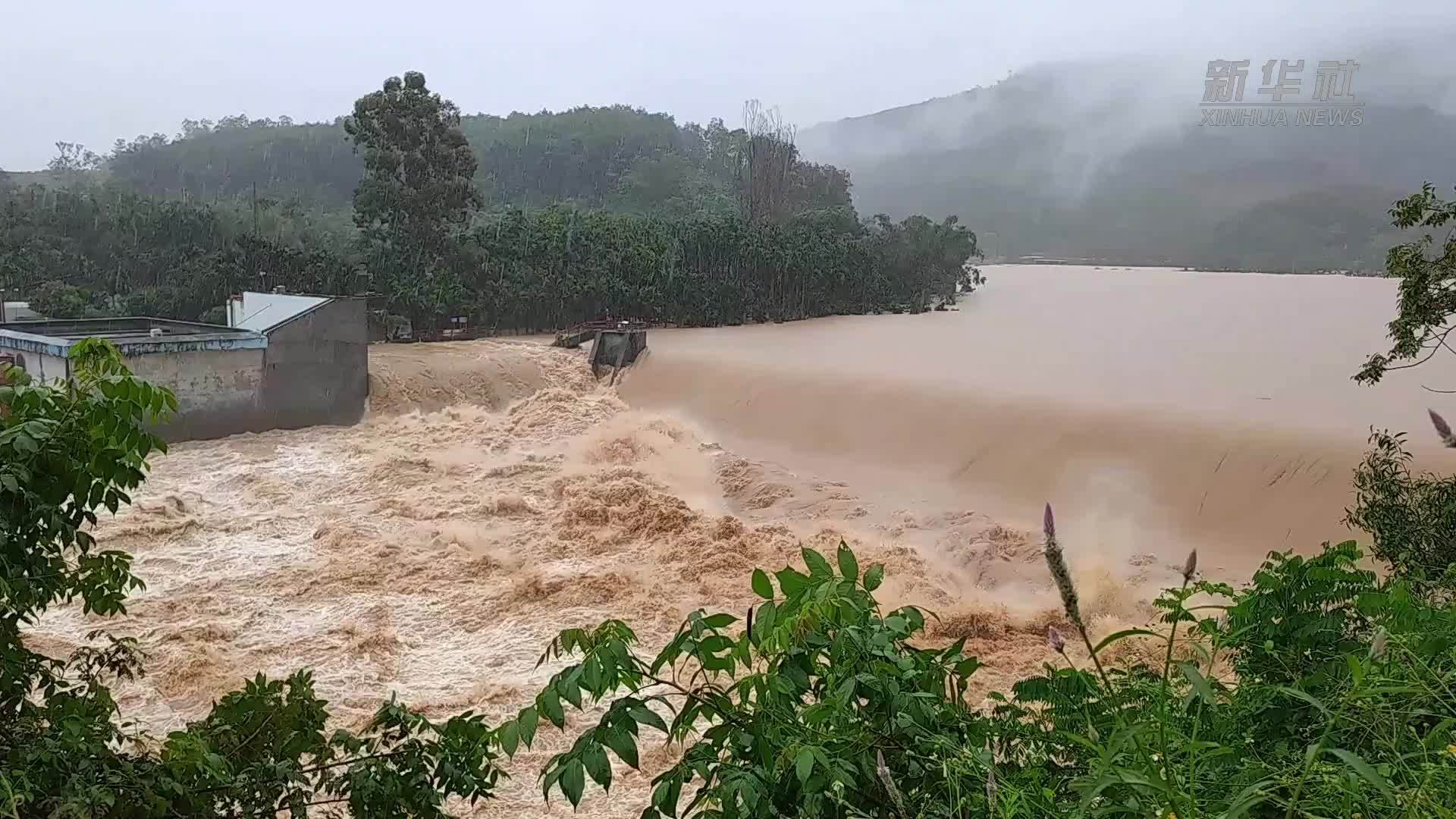 海南全力应对暴雨灾害 已累计转移群众5.5万余人