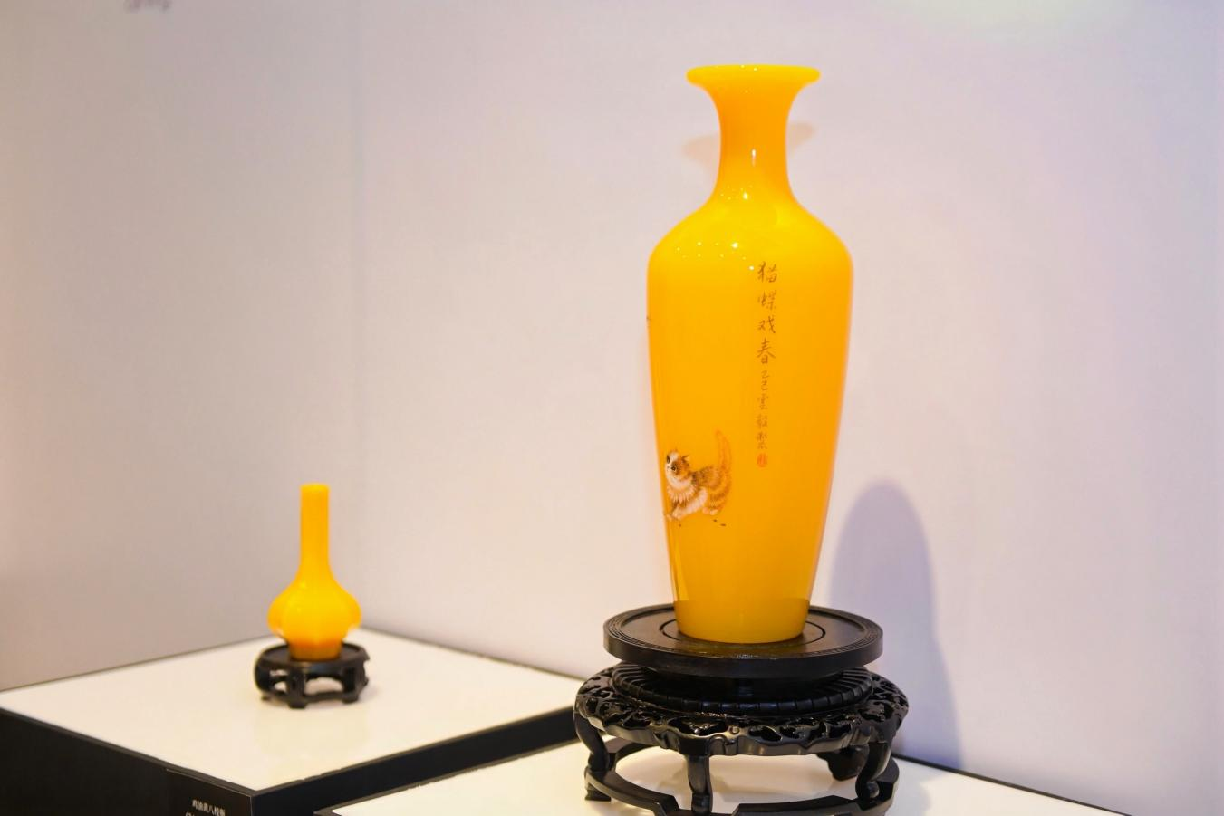 “华光异彩”淄博琉璃艺术展闪耀新加坡