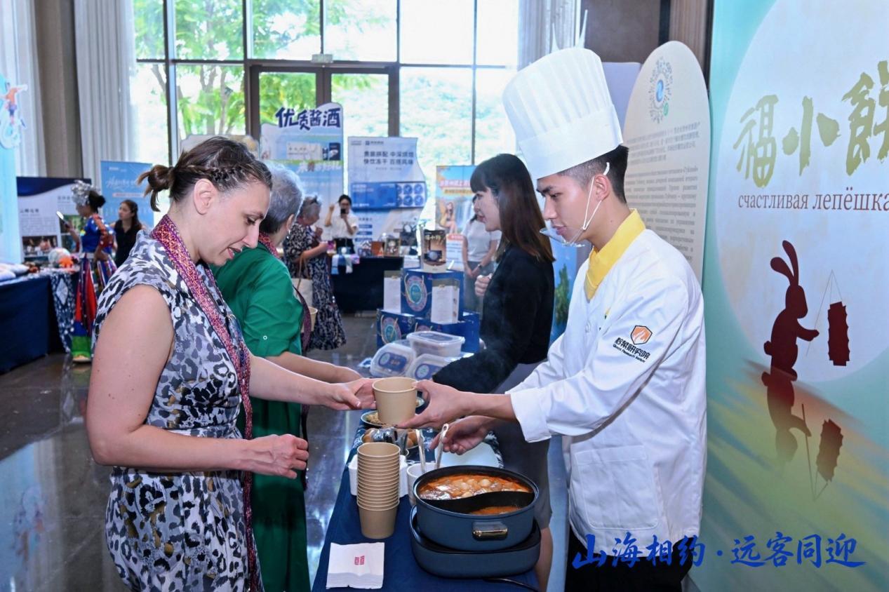 “山海相约・远客同迎”贵州文旅推介会在三亚举行