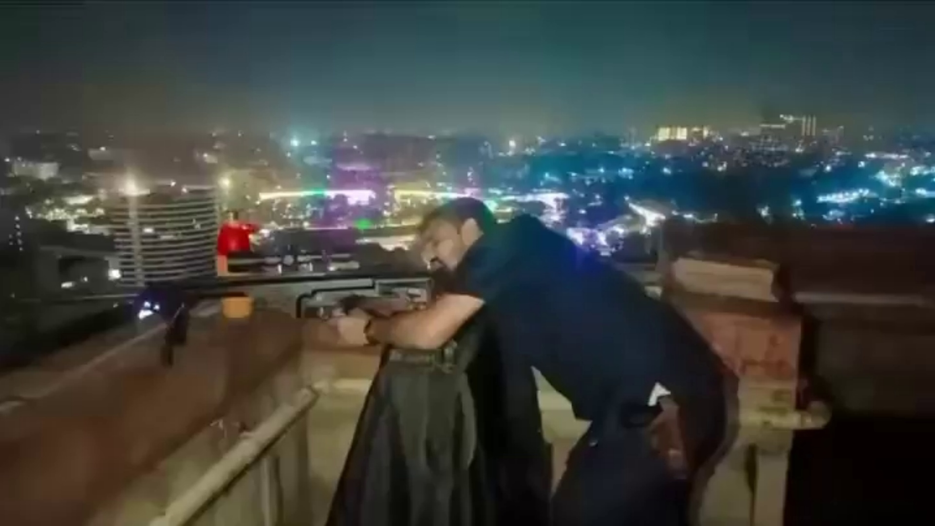 离谱！印度一狙击手金砖峰会执勤时竟拍短视频，暴露狙击点位、武器型号等安保细节，被封号停职