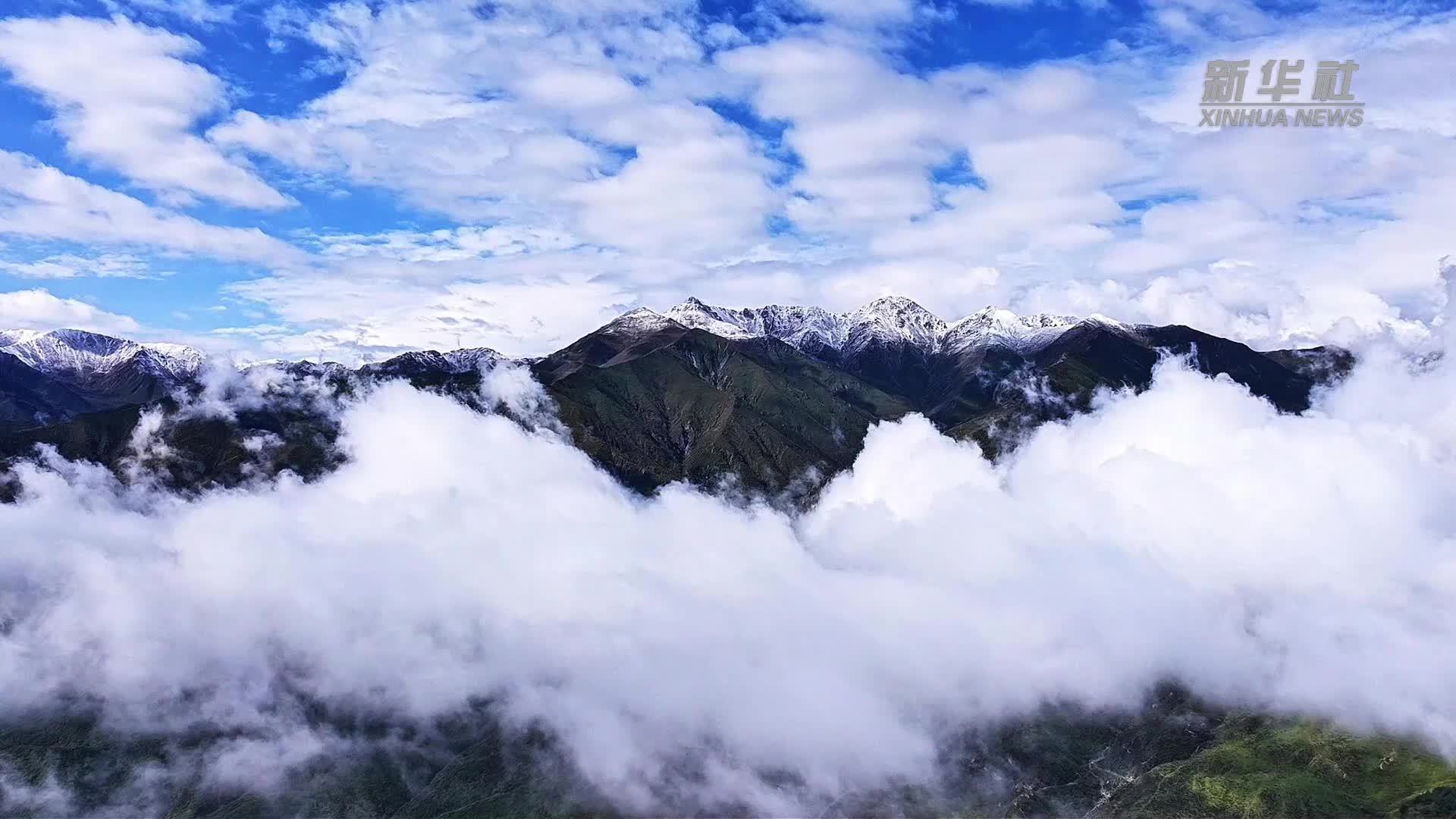 甘肃积石山：雨歇云开 邂逅金秋雪山
