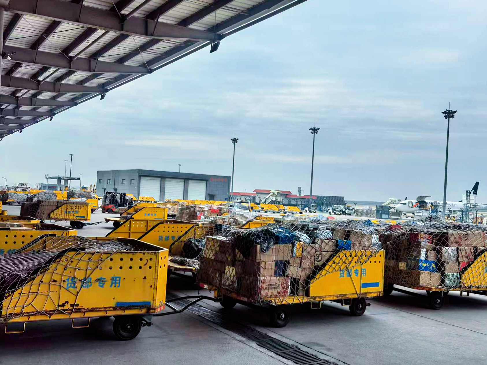 深圳—青岛异地航空货站正式启用