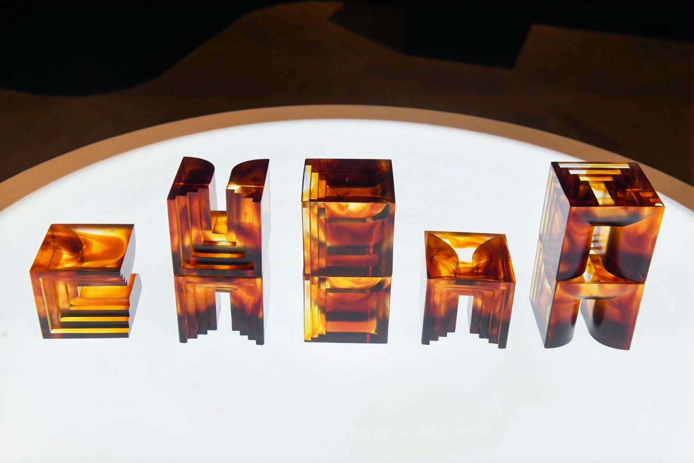 “华光异彩”淄博琉璃艺术展闪耀新加坡