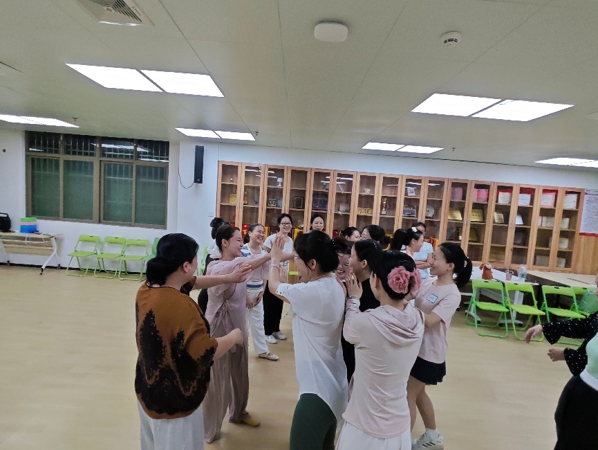 以体态润身心,以相遇结邻里——固戍社区女性形体与社交成长小组活动