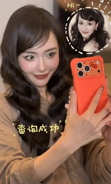 搜狐娱乐讯 近日,唐嫣在自己的社交平台上发布了一组美照。她身穿棕色复古外套,复刻早期发型,可爱又灵动,古早甜妹既视感拉满。