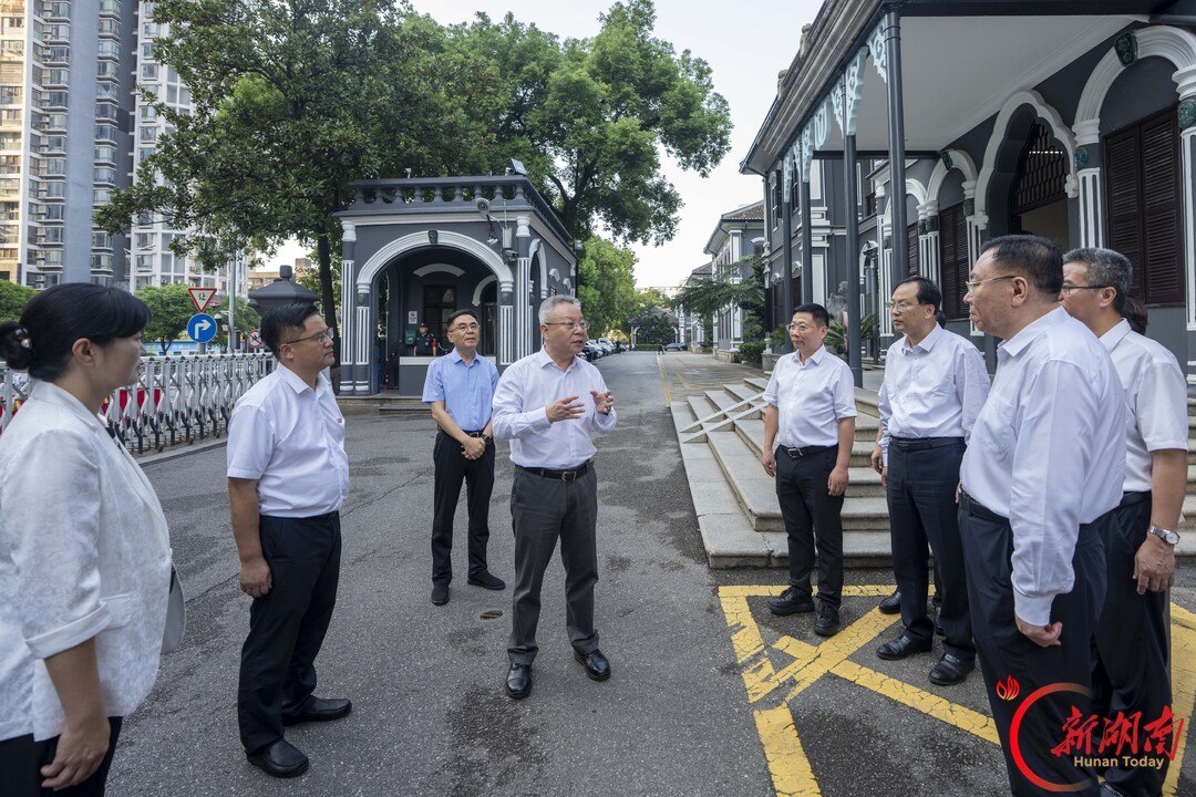 9月14日,沈晓明在湖南第一师范学院城南书院校区调研。