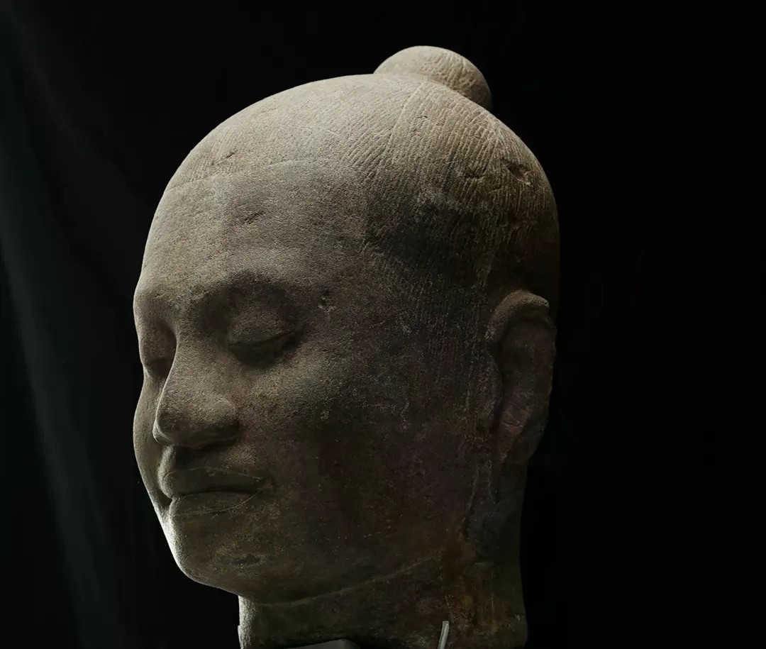 15阇耶跋摩七世石雕头像.jpg