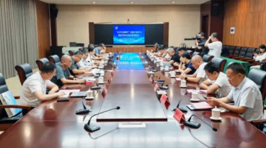 维护司机合法权益 提倡车贴广告收费——“安全伴您益路同行”关爱货车司机行动暨临沂物流行业安全规范座谈会在兰陵召开