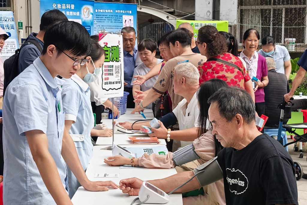 药监为民 引领创新 2026湖北省药品安全宣传活动走进武汉涂家岭社区