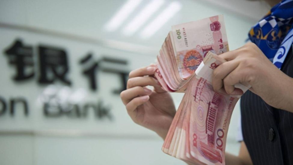 前八个月人民币存款增加18.99万亿元,住户存款贡献超三分之一