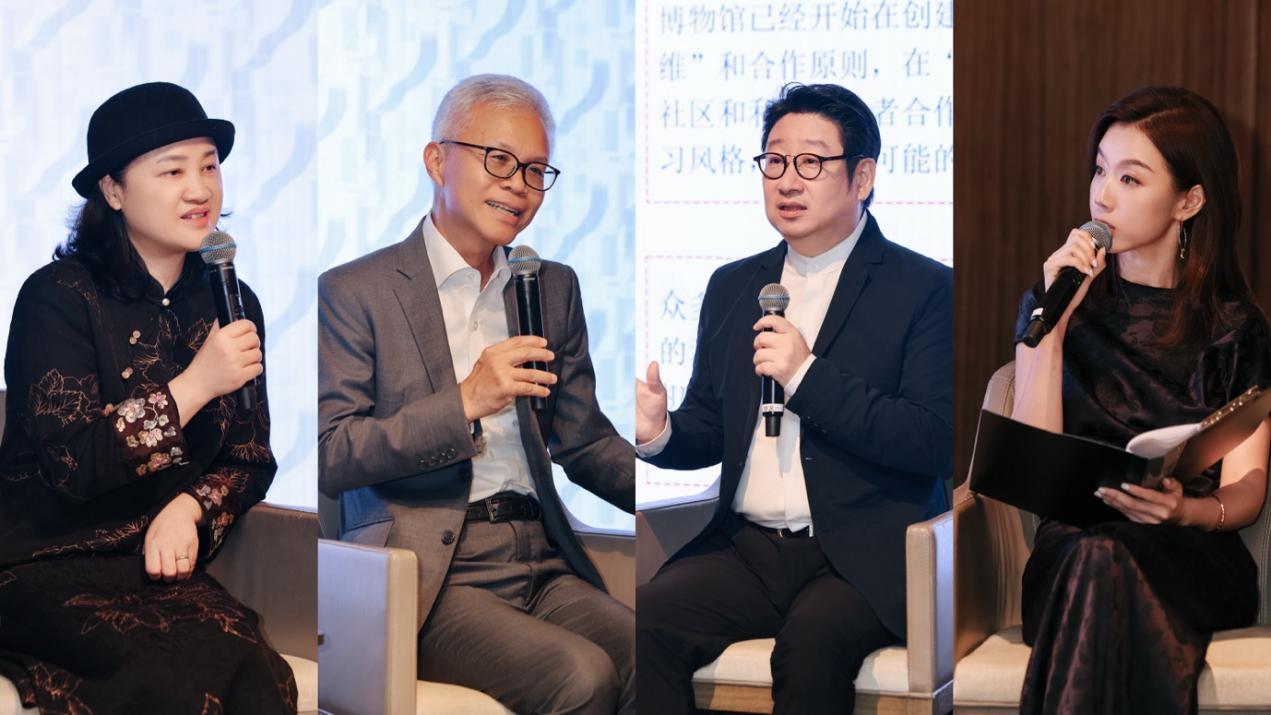 图片说明：香港故宫文化博物馆与杭州万象城共同举行特别文化对谈，聚焦“经纬古今：文物活化、当代转译与观众共鸣”与“双城共振：文化商业生态协同与全球互联”。 （左起）中国丝绸博物馆馆长季晓芬，香港故宫文化博物馆馆长吴志华博士，浙江省博物馆馆长纪云飞，香港故宫文化博物馆品牌、传讯及市场推广主管魏天天。
