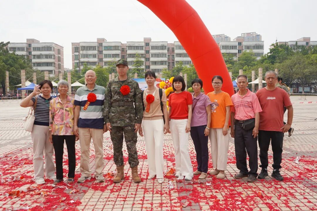 图:欢送仪式现场