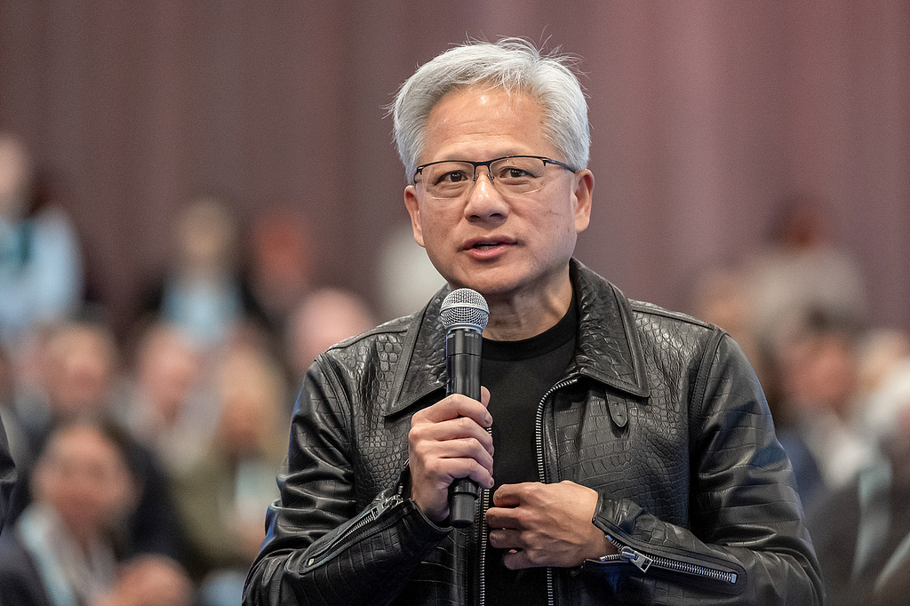 英伟达CEO黄仁勋:明年公司芯片销量将翻倍