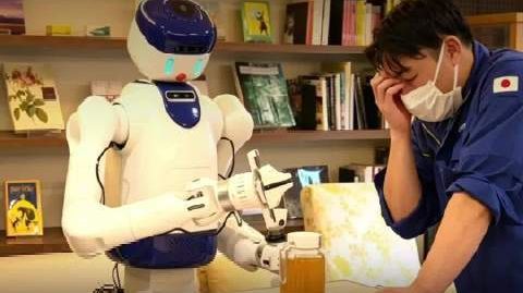 日本护理机器人翻车,提不动水壶 倒水还手抖,研发人员直挠头#日本##