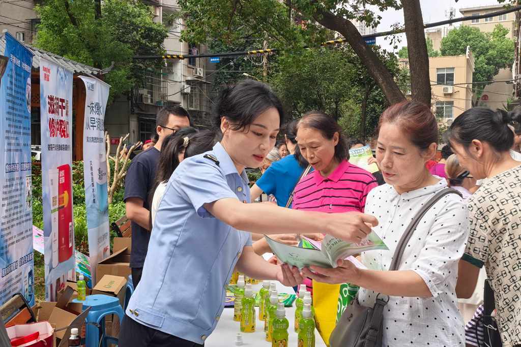 药监为民 引领创新 2026湖北省药品安全宣传活动走进武汉涂家岭社区