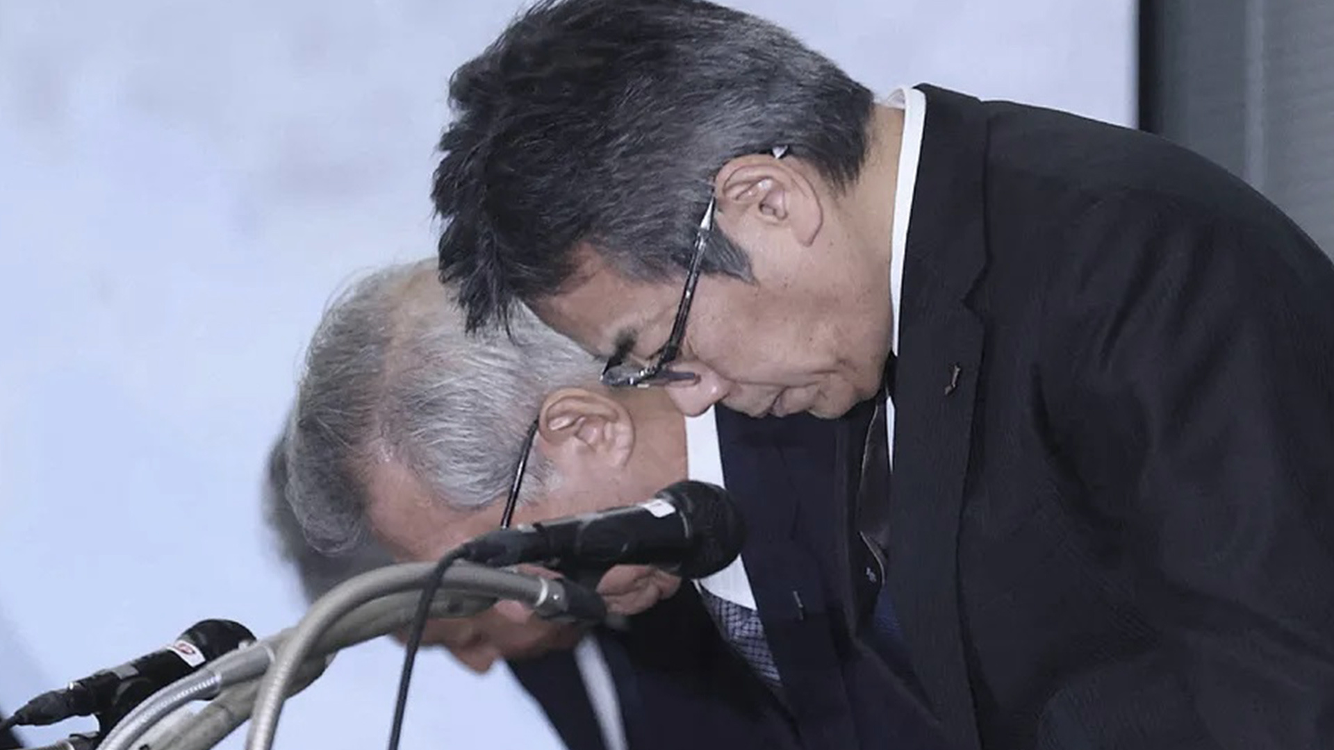 日本核电站地震评估数据造假，225项评估中至少208项存在“虚假说明”“隐瞒”等，公司社长和董事长宣布本月底辞职