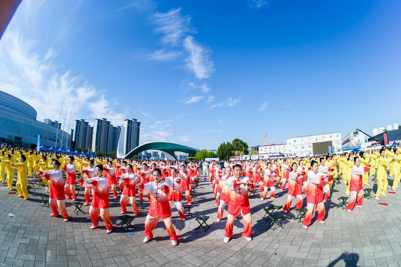 “太极健康・如意人生”主题展演亮相北京园博园——三千拳友齐献艺太极如意耀园博(图3)