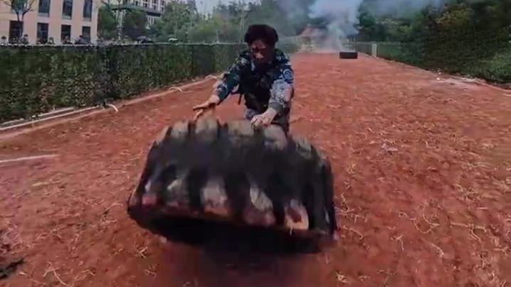 开始上强度！湖北高校训练现场实弹射击、泥潭拉练，操场秒变“战场”