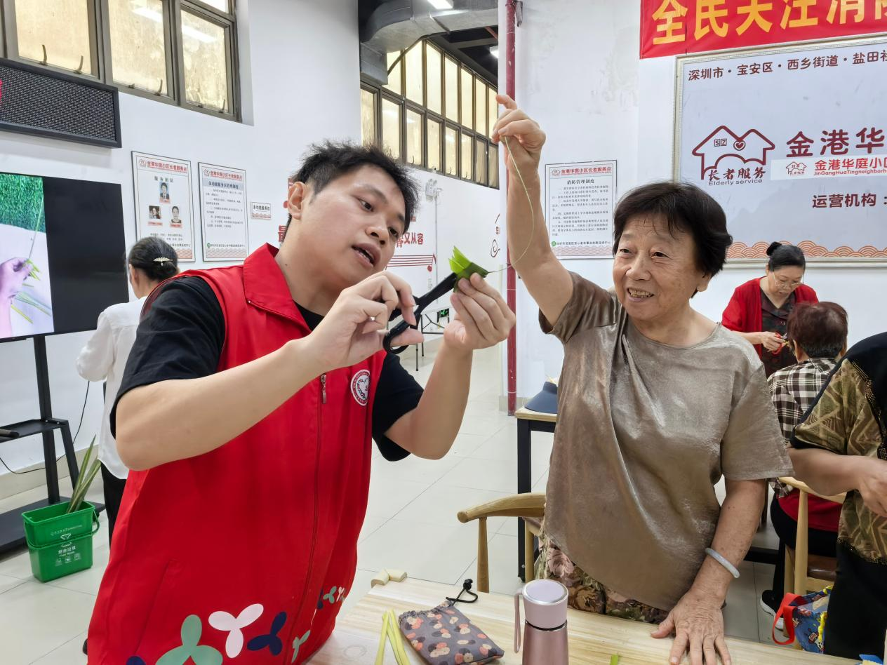 巧手草编,薪火相传——盐田社区长者骨干教育小组圆满收官