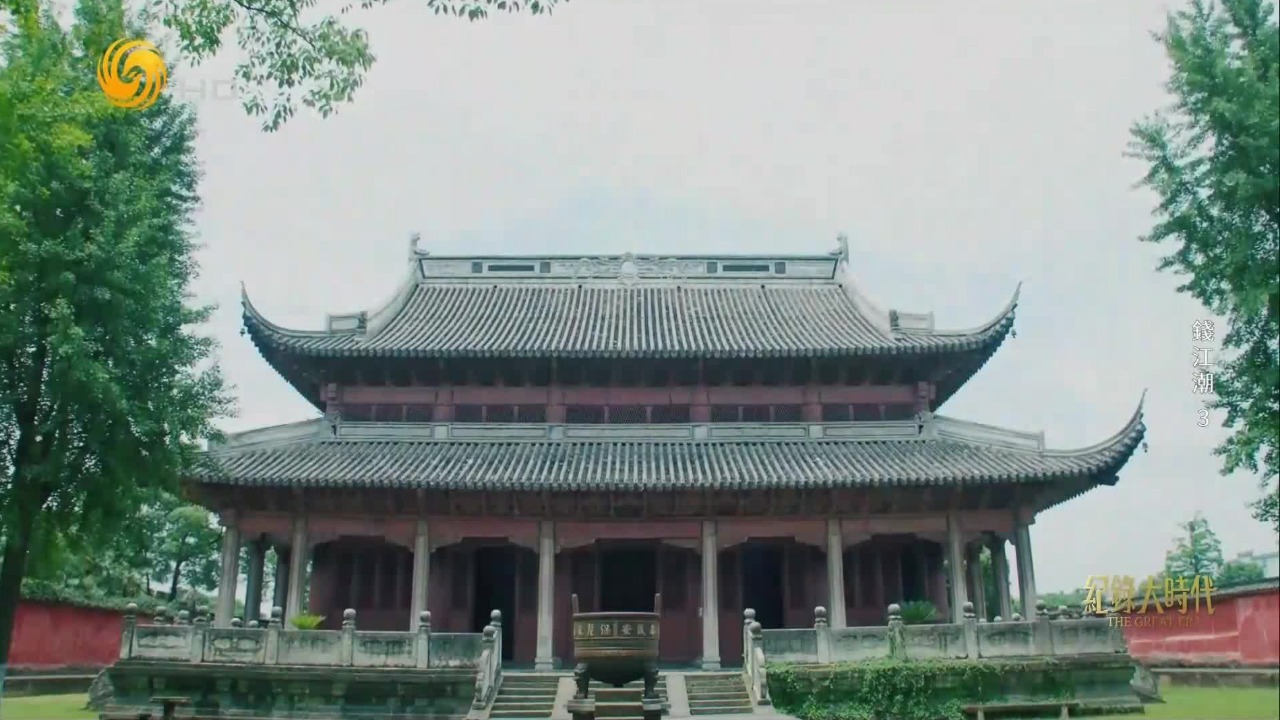 雍正皇帝为了确保海塘的稳固，自掏十万两黄金，下旨在盐关修建海神庙